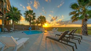 Bayfront Home w Pool Game Room Walk to Beach Golf Cart Access Pelican’s Perch by AvantStay - 9
