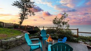 Oceanfront Home w Outdoor Dining 2 Firepits Steps to Beach Salish Sea Escape by AvantStay - 7
