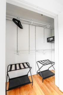 Modern 3BR Townhouse with Private Rooftop & Parking Minutes to NYC - 1