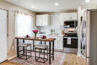 Couples Retreat! Shop, Dine, Explore Dtwn Oakdale - 9