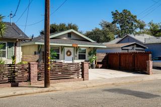 Couples Retreat! Shop, Dine, Explore Dtwn Oakdale - 7