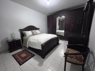 Bright Apt w Garden Near Food Ct - 2