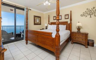 Phoenix X 1204 condo - 4