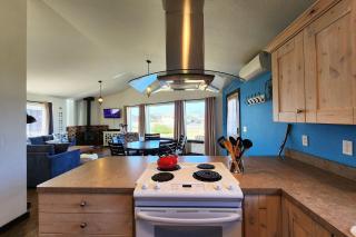 Ocean View, Walk to Everything! Dog Friendly! Wheelhouse Cottage - 3