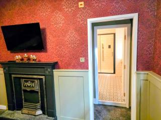 The New Inn by Roomsbooked - 5