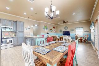 Inviting Gulf Views Pet Friendly Sleeps 12 - 9