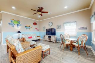 Inviting Gulf Views Pet Friendly Sleeps 12 - 7