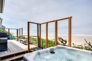 Ocean Front Home on Sandy Beach! Tidal Destination - 9