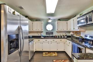 Retreat Steps to Beach Firepit Family Fun - 4