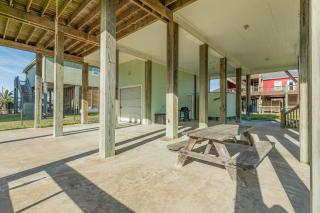 Escape Steps to Beach Large Deck Dog Haven - 9