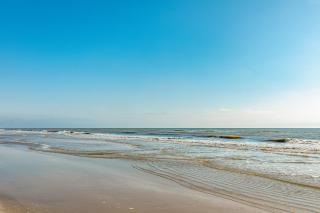 Escape Steps to Beach Large Deck Dog Haven - 8