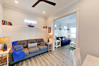 Escape Canal Front Boat Deck Fishing Spot - 5