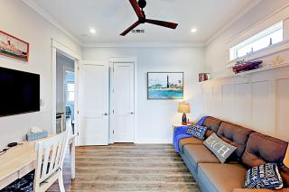 Escape Canal Front Boat Deck Fishing Spot - 4