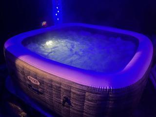 Blue Spring Hideaway - 9