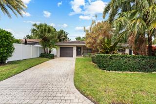 Bright Fort Lauderdale Villa with Private Heated Pool, Modern Décor and Palm-Lined Outdoor Oasis - 8