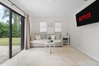 Bright Fort Lauderdale Villa with Private Heated Pool, Modern Décor and Palm-Lined Outdoor Oasis - 4