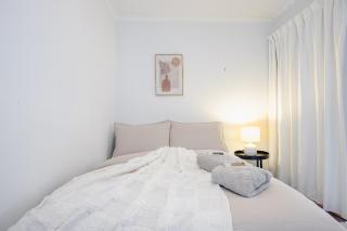 Jacks Stylish Central Retreat with Free Parking #4 - 9