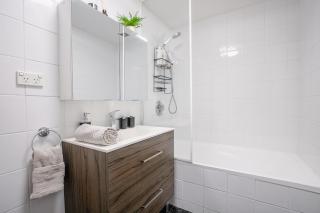 Jacks Stylish Central Retreat with Free Parking #4 - 2