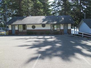 Woahink Lake Suites - 8