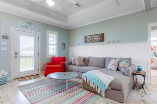 Escape Gulf Views Basketball Hoop Sleeps 16 - 9