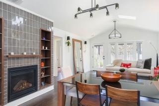 Modern 2 Bedroom Venice Bungalow with Deck - 7