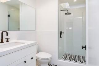 Modern 2 Bedroom Venice Bungalow with Deck - 1