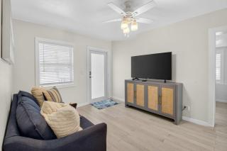 Delray Daydream Home for 8 - 5