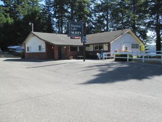 Woahink Lake Suites - 0