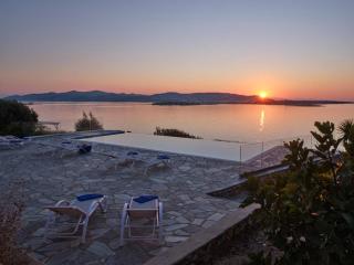 Elegant Paros Retreat Overlooking Antiparos Bay - 0
