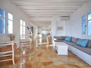 Elegant Paros Retreat Overlooking Antiparos Bay - 9