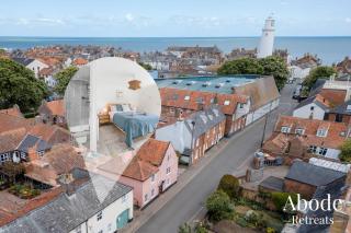 Elegant Southwold Retreat, Sleeps 8, Prime Location - 0