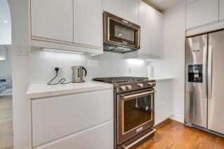 1 Block to Melrose Ave! Bright Home w/ Pool - 1