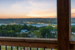 A Birds Eye Bridge View - 5 BDR with Private Hot Tub - 6