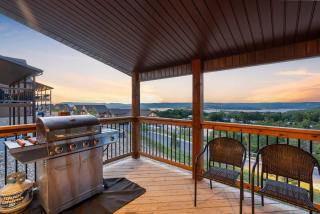 A Birds Eye Bridge View - 5 BDR with Private Hot Tub - 5