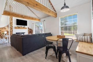 Tranquil Treehouse Loft - Golf Course Views - 3