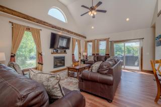 Hickory Hideaway with Communal Pool Access - 6