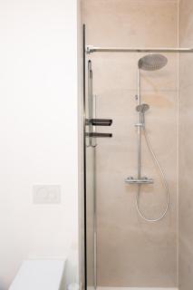 Modern 6-Guest Apartment in Central Antwerp - 4