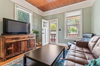 Copper Queen Cottage - 0