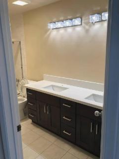 Remodeled 2 Bedroom Apartment Steps from the Beach - 5