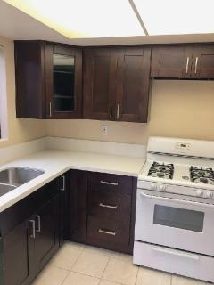 Remodeled 2 Bedroom Apartment Steps from the Beach - 8