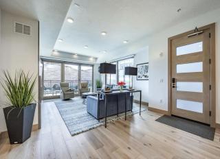 Slopeside Living Above Park City Base - 3