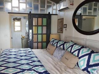 Cabins & Cottages at Shale Lake - 2