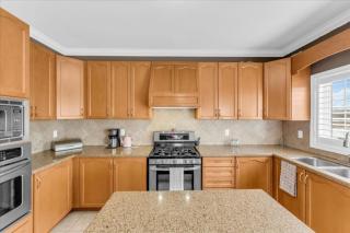 Luxury Mansion by Toronto and YYZ with Large Backyard Weddings - 6