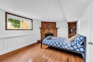 Bright 6BR Near Niagara Falls with BBQ Yard - 5