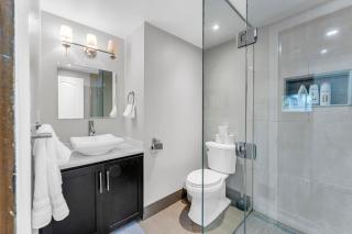 Bright 6BR Near Niagara Falls with BBQ Yard - 4