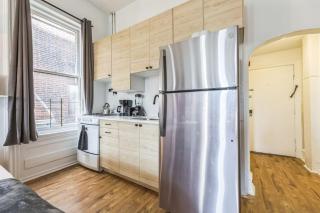 New Studio in Center City that Sleeps 4 with Fast Wifi - 1