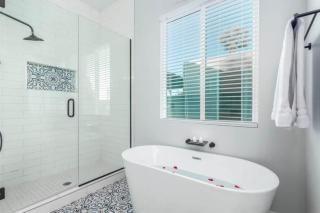 10 Large Bedrooms Ping Pong Hot Tub - 6