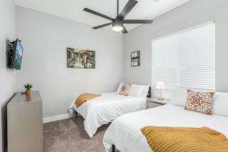 10 Large Bedrooms Ping Pong Hot Tub - 1