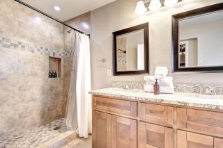 6 Large Bedrooms Billiards Hot Tub - 5