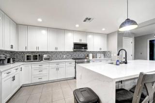 9 Large Bedrooms Basketball Court HotTub - 3